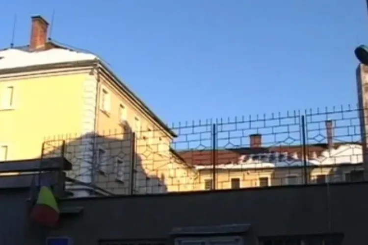 Directoarea Spitalului Penitenciar Dej acuzată că nu este prezentă în clădire în timpul gărzilor. „În penitenciar nu poți suna la 112”