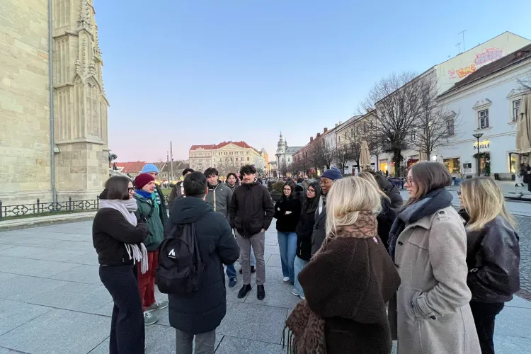 Zeci de studenți europeni au ales Clujul pentru medicină: Ce le-a pregătit UMF în primele zile petrecute în România