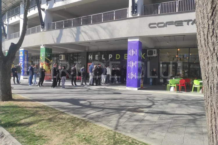 Clujenii stau la rând pentru derby! Biletele la „U” Cluj – CFR Cluj se vând ca pâinea caldă la Cluj Arena FOTO