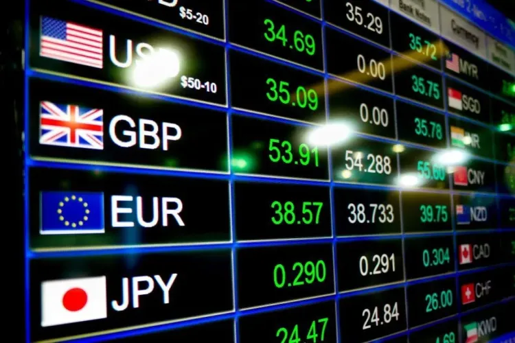 Lovit din toate părțile, leul românesc rezistă eroic. Cât a ajuns să valoreze moneda românească, în raport cu euro, în ciuda războiului din Iran