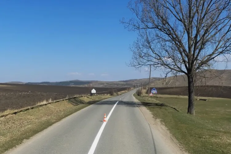 Șoferi din Cluj, atenție la drum: Au început lucrările de refacere a marcajelor pe zeci de kilometri de șosea