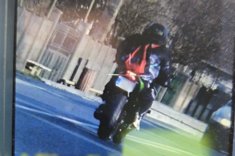 Un clujean vitezoman a început sezonul moto cu o amendă: A fost prins cu o viteză năucitoare și a rămas fără permis 4 luni