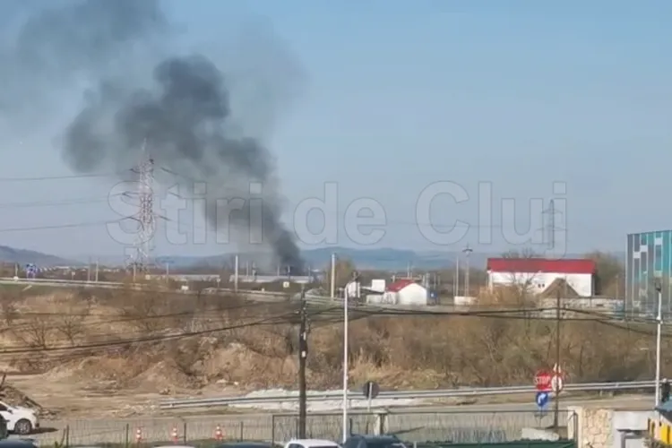 VIDEO. Incendiu puternic acum în Cojocna, la limita cu Apahida, Cluj. Un alt incendiu a avut loc în aceeași zonă, în urmă cu doar câteva zile!