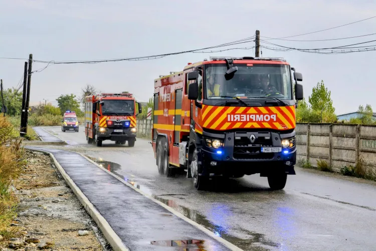 Focuri de vegetație în tot Clujul! Pompierii au intervenit în zece localități pentru a opri focul: Avertismentul ISU pentru cei care ard vegetație uscată