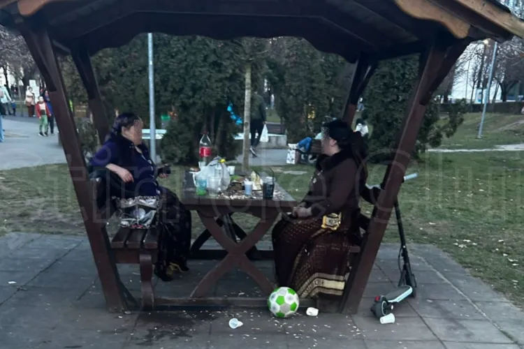 Ce „pedeapsă” au primit femeile care au făcut o mizerie de nedescris în parcul de lângă Cluj-Arena. Oamenii legii nu au vrut să se complice cu amenzi