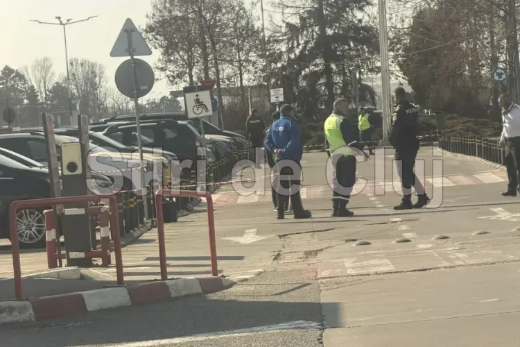 Breaking: Alertă la în urmă cu câteva momente la Aeroportul Cluj! O valiză a pus pe jar autoritățile. Zona a fost împrejmuită- Imagini de la fața locului