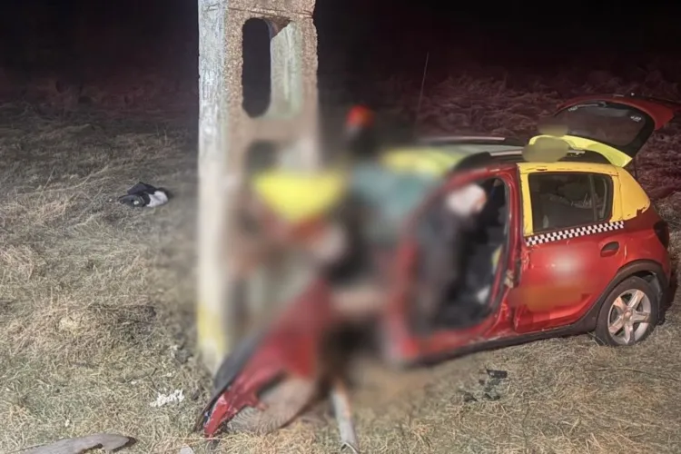 Un tânăr de 22 de ani a intrat cu mașina direct într-un stâlp de curent: Pierduse 15.000 de lei la păcănele. Vinovăția a fost o povară prea mare