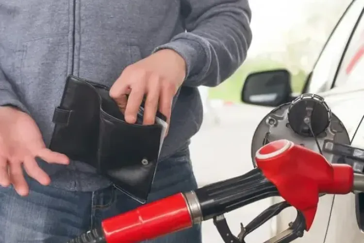 Românii vor putea cumpăra motorină la 4 lei? Anunțul de ultim moment: „Este un mecanism pe care l-am discutat”