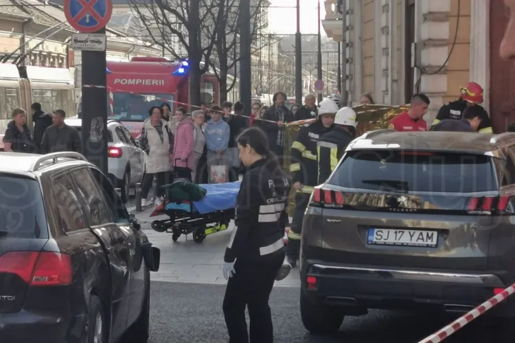 VIDEO. Accident grav pe Calea Moților din Cluj-Napoca. O tânără de 30 de ani a fost lovită în plin, medicii îi aplică manevrele de resuscitare