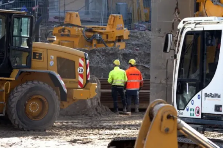 Pietonii, trimiși pe carosabil din cauza unui șantier din Cluj-Napoca: „Este un risc pentru siguranța lor”