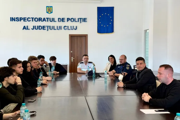 Au văzut cum se prelucrează urmele la o scenă a crimei și cum arată o anchetă reală! Experiență unică pentru studenții de la Drept UBB Cluj