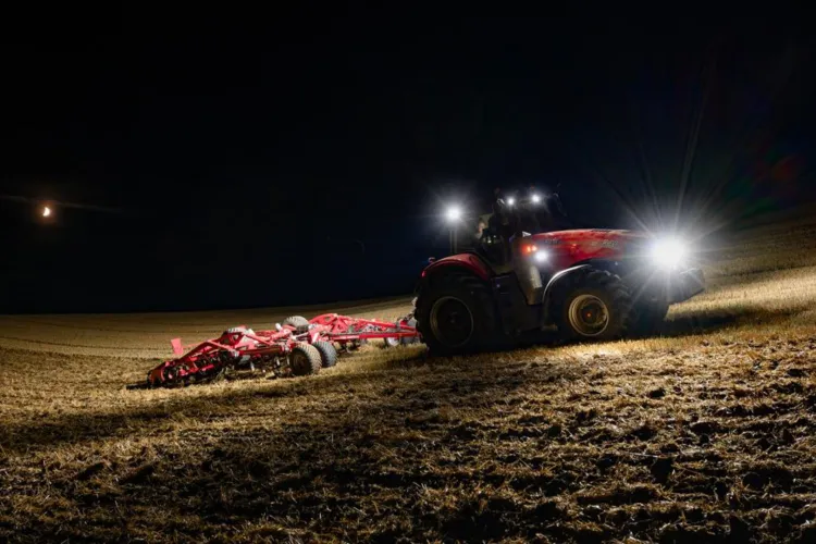 Tragedie într-o localitate din Cluj: Un bărbat a murit după ce a fost prins sub un tractor. Intervenție de urgență a pompierilor și a echipajelor medicale