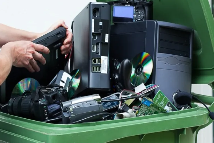 Primăria unei comune din Cluj vine să îți ridice aparatele vechi de acasă: Frigidere, televizoare și mașini de spălat, colectate gratuit