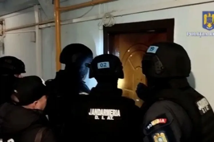 O mamă și fiica sa de 12 ani s-au trezit cu mascații la ușă...fără motiv: Femeia, aflată în stare de șoc, neagă orice implicare în caz 