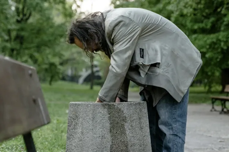 Un parc din Cluj a fost invadat de persoane fără adăpost care beau alcool și fac scandal! Clujenii cer ajutorul Poliției Locale: „Fac scandal toată ziua!”