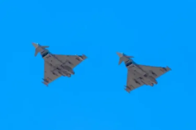 Alertă aeriană! Populația avertizată prin RO-Alert, două avioane de luptă au fost ridicate de la sol: „Rămâneţi în interiorul casei”