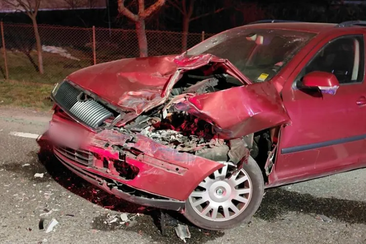 Drumul morții E60 Cluj-Oradea: Accident în urmă cu puțin timp la Negreni. Două mașini și un TIR implicate. Traficul este complet blocat