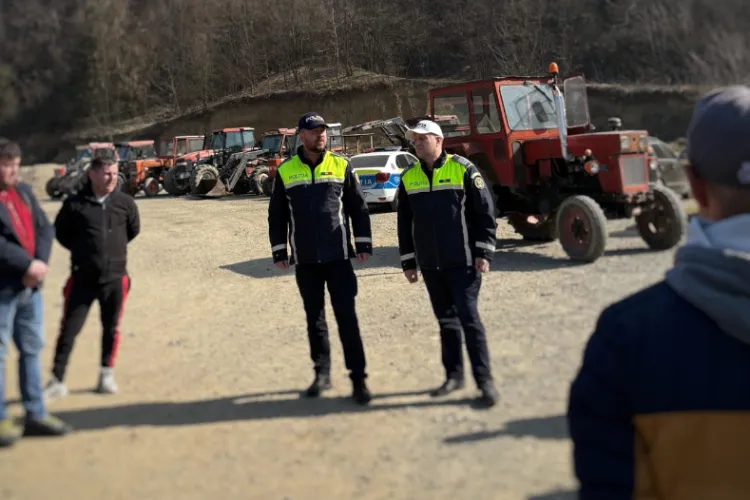 Pericol pe patru roți! Un bărbat din Cluj a condus un tractor pe drumul public fără să dețină permis de conducere