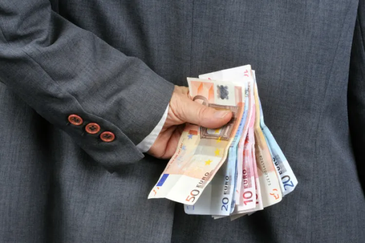 Un afacerist din Cluj a „uitat” să plătească taxe timp de 10 ani: A inventat trei furnizori și a luat jumătate de milion de lei de la stat