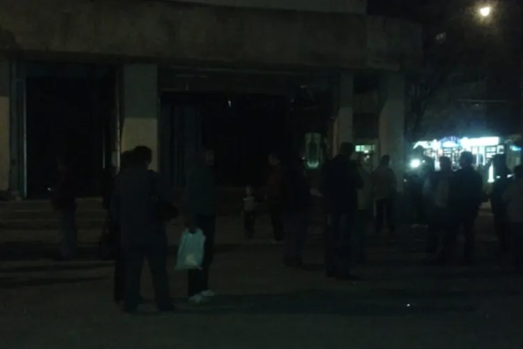 Coșmar pe o alee din Cluj-Napoca! Un grup de oameni consumă substanțe interzise și îi agresează pe trecători: „Este o mizerie de nedescris