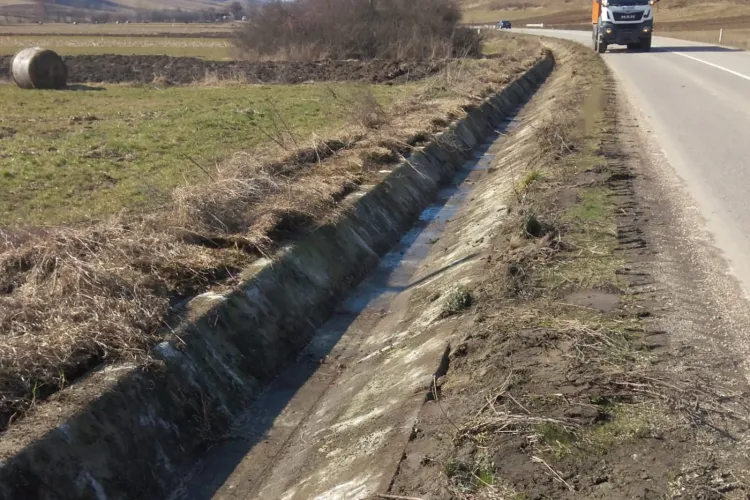 Ce drumuri județene din Cluj sunt reabilitate după iarnă și unde lucrează acum angajații CJ: Lista completă a intervențiilor în curs