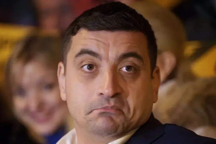 Sondaj surpriză pe scena politică: AUR rămâne pe primul loc în preferințele românilor, dar pierde din avans. Cine mai este pe „podium”