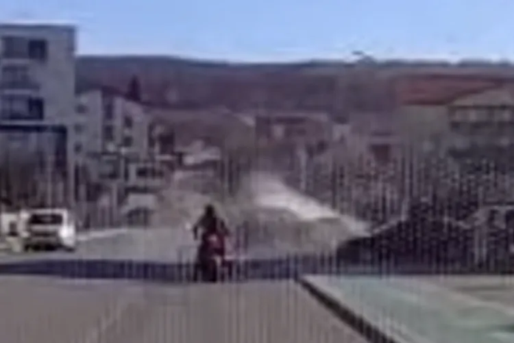 VIDEO LIVE Accident violent din Florești! Imaginile suprind cum BMW este făcut praf după ciocnirea violentă: Șoferul a rămas încarcerat între fiare