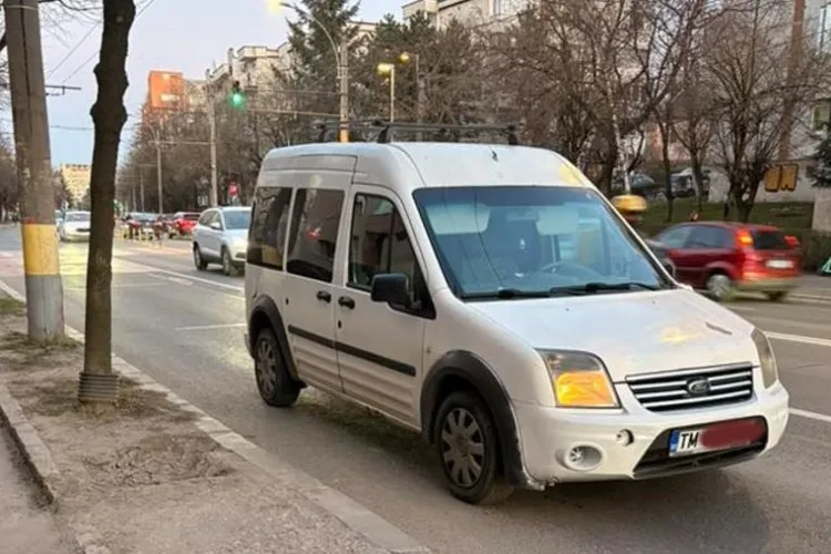 Banda de troleibuze de pe Bdul Nicolae Titulescu din Cluj-Napoca, blocată mai multe ore de un timișorean. A oprit mașina și a plecat