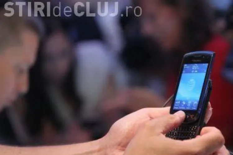 Somerii din Cluj si Alba primesc zilele viitoare 10.000 de telefoane si 10.000 de cartele de 5 euro VIDEO