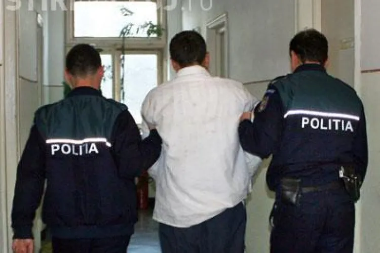 Nu uitati sa incuiati usa la casa! Doi tineri au fost prinsi dupa ce au furat dintr-o locuinta din Apahida bani, bijuterii si telefoane mobile