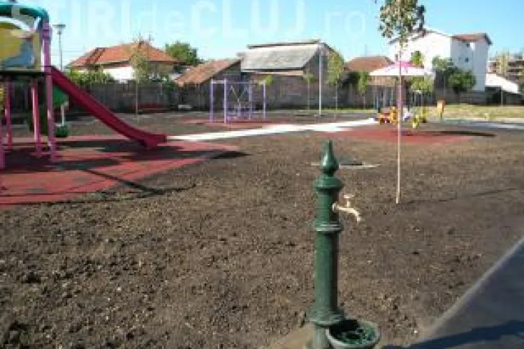 Organizatiile civice acuza: Parc pentru copiii albi, gunoi pentru copiii romi