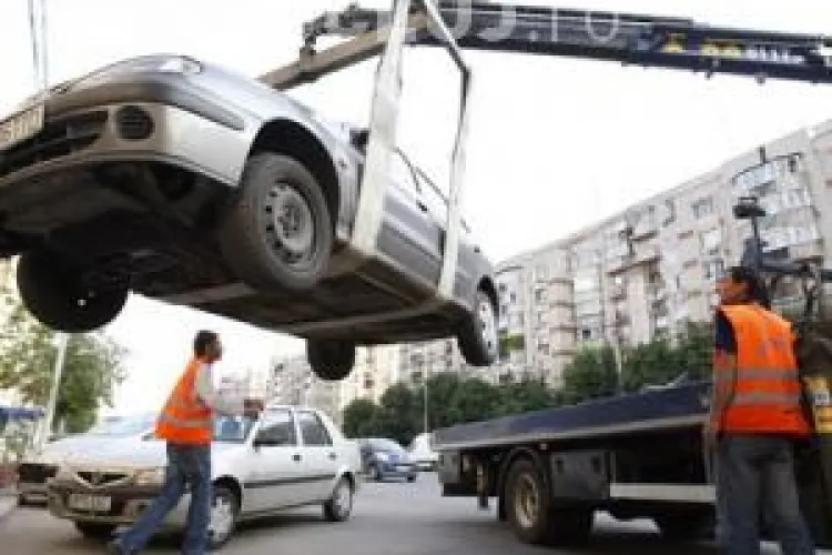 Soferita retinuta de politie pe strada Universitatii! S-a baricadat in masina si le-a aratat semne obscene politistilor