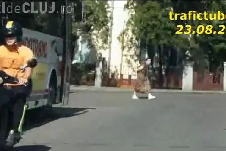 Cel mai tupeist conducator de scuter traieste la Cluj si circula numai pe interzis VIDEO