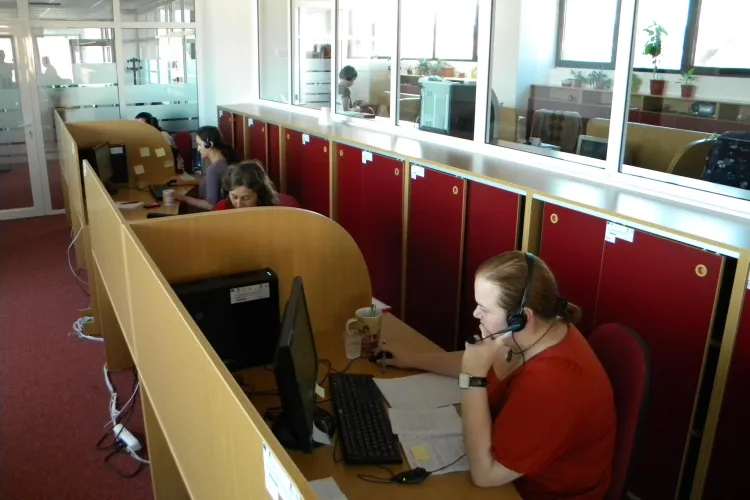 Somerii din Cluj si Alba "vanati" prin call center! Daca refuza un loc de munca isi pierd indemnizatiile VIDEO si FOTO