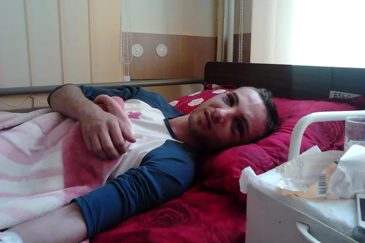 Numai doi dintre agresorii tanarului din Polus Center au fost retinuti! Alti trei sunt liberi