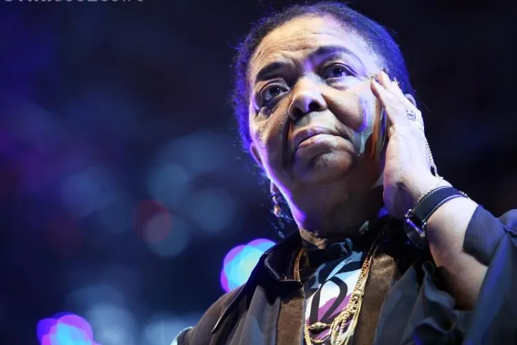 Cesaria Evora canta la Sala Sporturilor din Cluj, in 7 octombrie