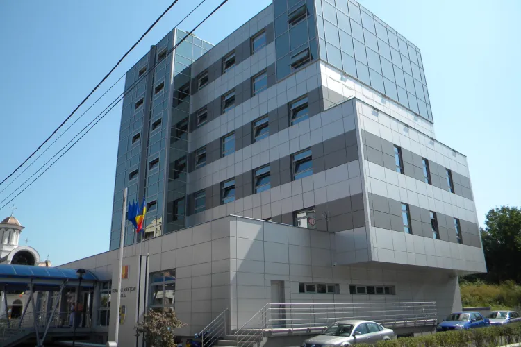 Alin Tise isi sfinteste noul sediu al Consiliului Judetean Cluj cu trei preoti