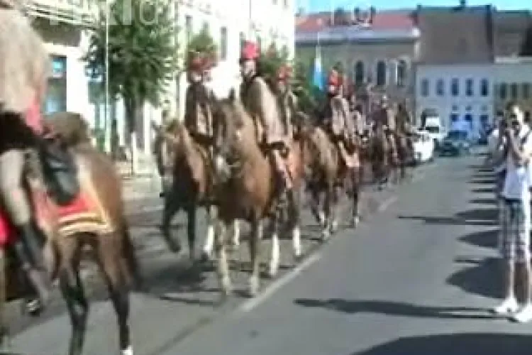 Husarii, cavalerii maghiari, au ocupat centrul Clujului - VIDEO