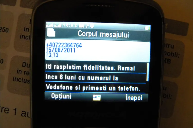 Reclama mincinoasa la Vodafone Cluj: Telefon cadou pentru clientii fideli doar pe hartie