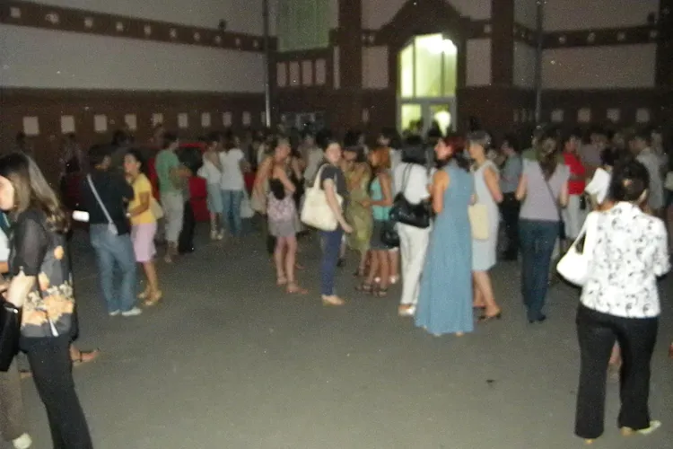 Bataie de joc la repartitia profesorilor pe posturi la Cluj! Cadrele didactice au asteptat ore in sir pentru un post VIDEO