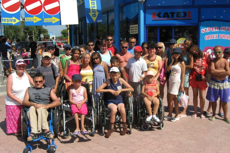 34 de copii si tineri care fac dializa pleaca in vacanta la Ocna Sibiului