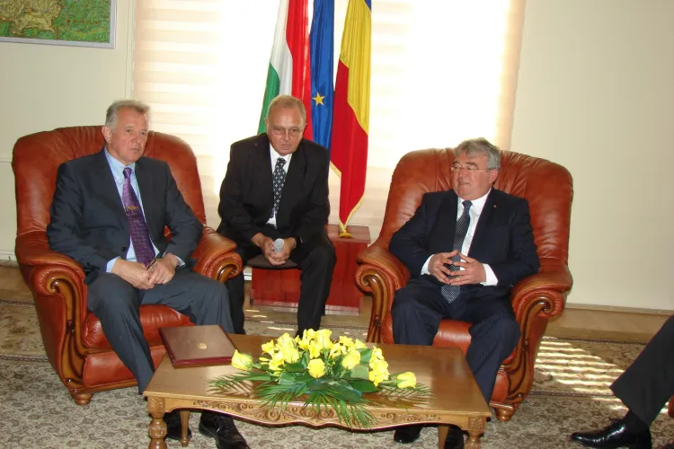 Presedintele Ungariei, Schmitt Pal, interesat de placuta lui Iorga de la statuia lui Matei Corvin - VIDEO