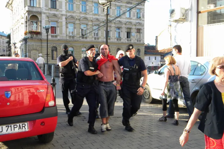 Noi imagini cu suporterii bulgari ai TSKA Sofia retinuti la Cluj. Acestia au postat un film pe internet - VIDEO