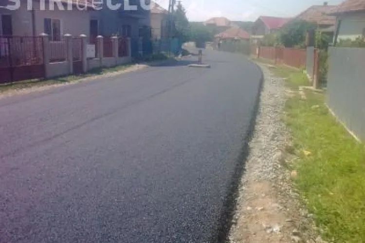 Satul Dezmir va avea drum asfaltat din fonduri europene! Lucrarea se termina in cateva zile 