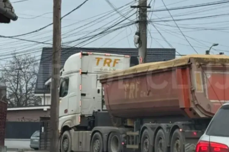 Continuă revolta pe o stradă din Cluj-Napoca! Asfaltul este distrus, iar locuitorii nu mai știu ce să facă: „Parcă suntem în război, se cutremură casele”