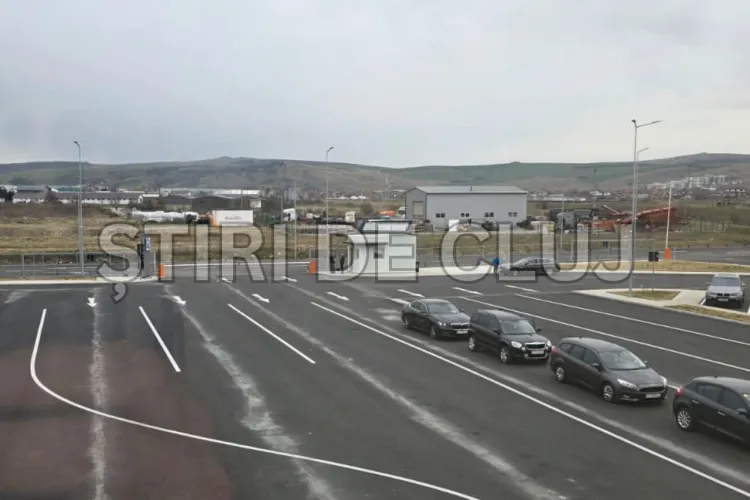 VIDEO. Probleme la noul sediu RAR din Cluj! Vizitatorii parcheză pe șosea deși instituția are o parcare uriașă. Directorul RAR Cluj: „Soluția e simplă”