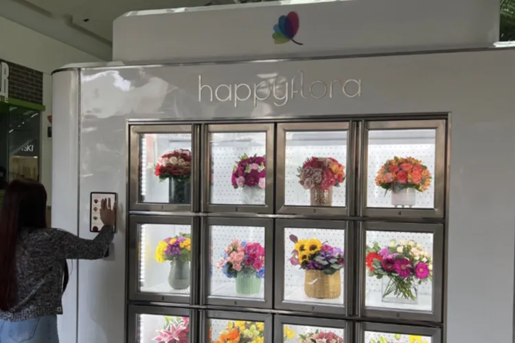 O idee modernă prinde viață la Cluj: Aeroportul scoate la licitație un spațiu pentru un automat de flori. Cum poți lua parte la licitație