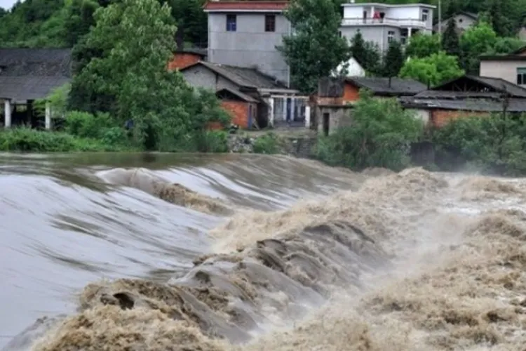 Pericol de inundații în Cluj! Autoritățile avertizează: viituri rapide și depășiri ale cotelor de atenție pe Arieș și afluenții săi până duminică dimineață