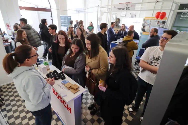 Studenții de la UTCN Cluj s-au trezit față în față cu angajatorii! Sute de tineri au aflat cum arată primul lor job – evenimentul continuă joi