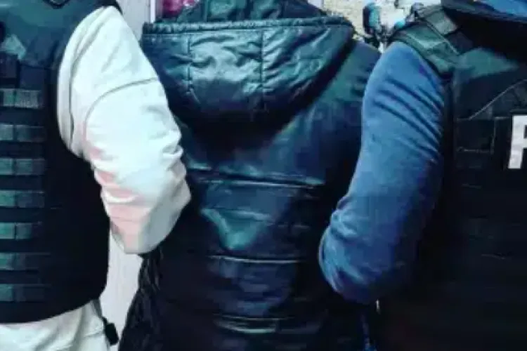 Un bărbat din Cluj, urmărit internațional, a fost adus în țară din Olanda! Are de executat peste 7 ani de închisoare